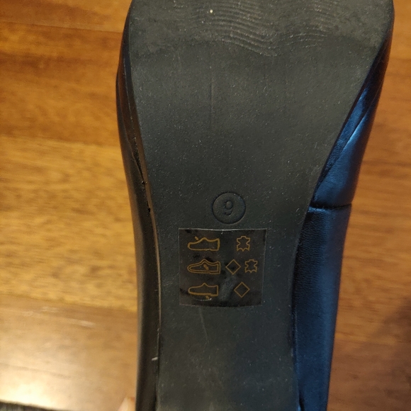 Jessica Genuine Leather Pumps - Picture 6 of 7